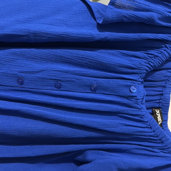 Blue blouse can be worn off shoulders - Picture 2 of 4